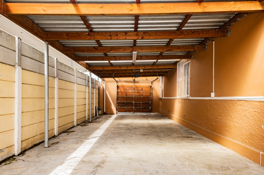 5 Bedroom Property for Sale in Parow Valley Western Cape